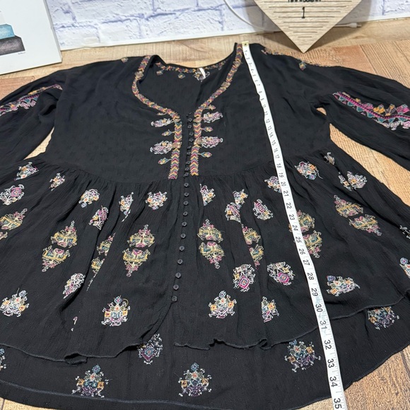 Free People Arianna Tunic Top Sz large Peasant Boho Embroidered Crinkled - Picture 11 of 16